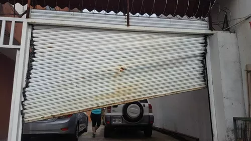 Cortina metálica trabada